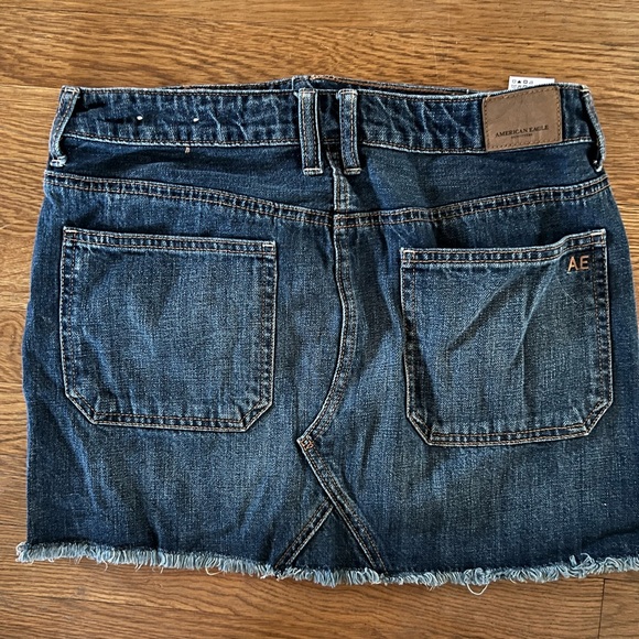 American eagle skirt, never worn, size 6, loose fit. - Picture 2 of 2